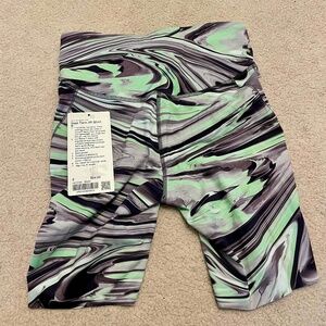 Lululemon Base Pace HR short 8" size 6 - Brand New with Tags